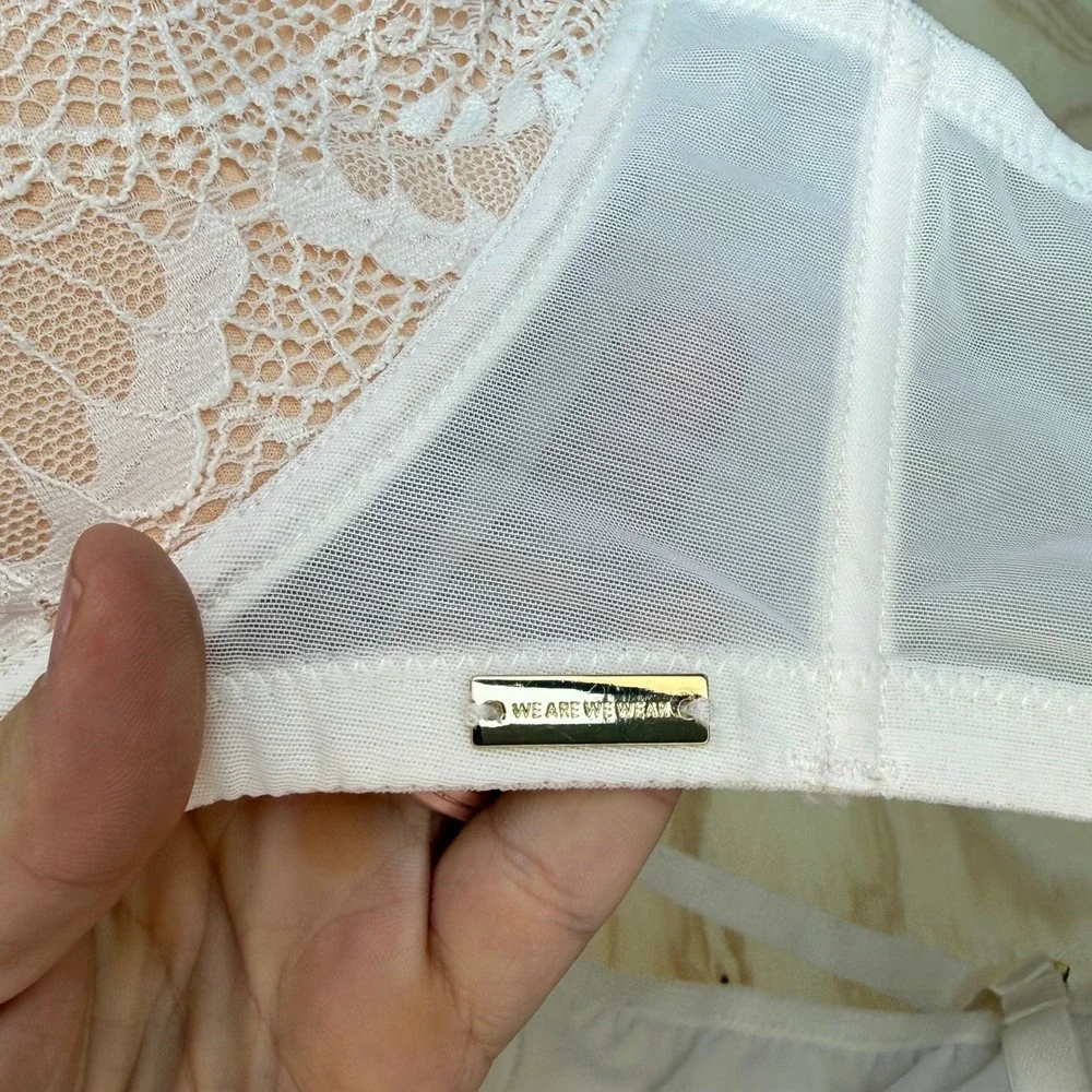We Are We Wear Harleigh Curve Lace Underwire Bra 44D White Shell CRVHASS22L26